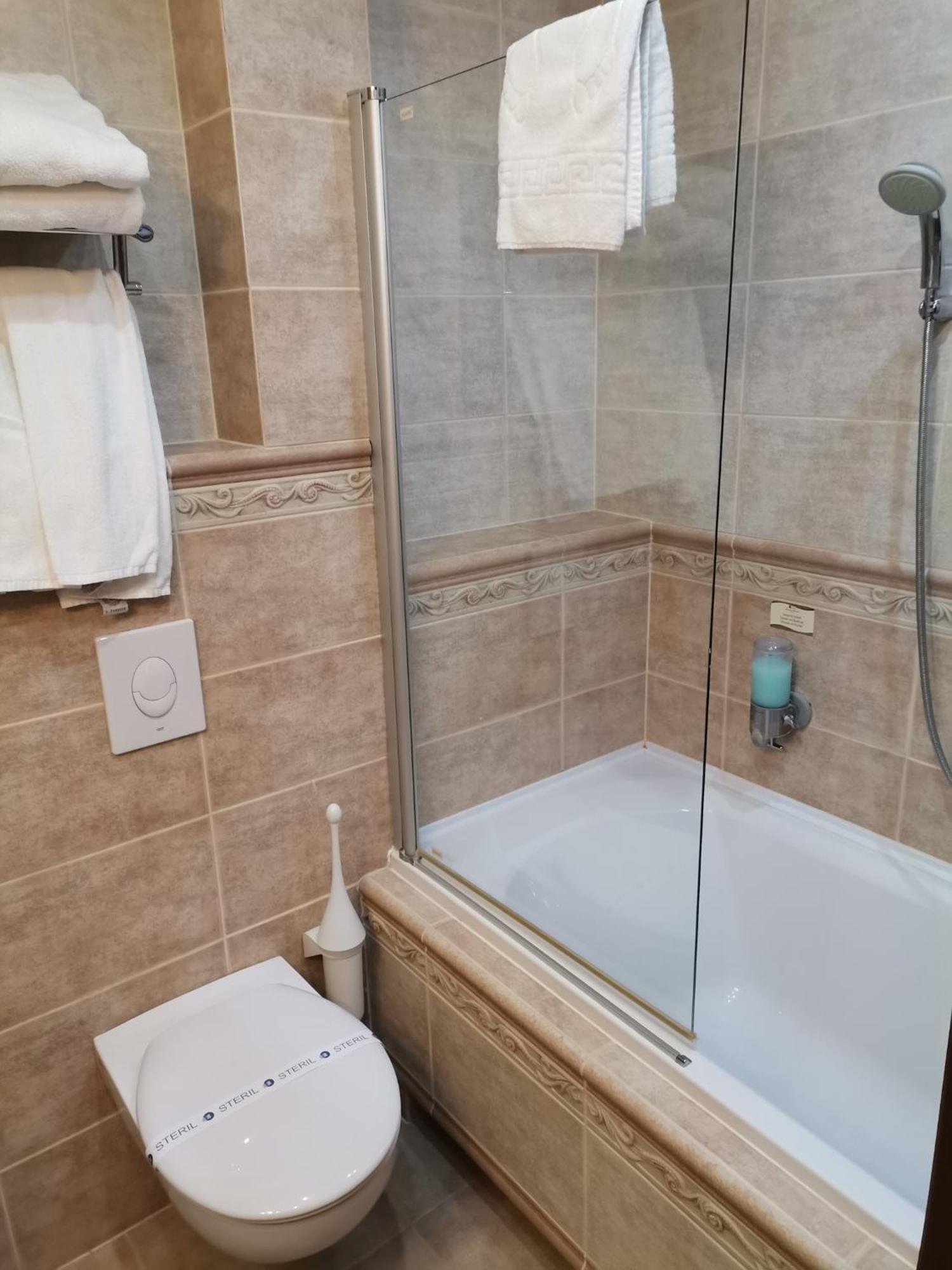 Nimrod Bioszalloda Es Bioetterem Karcag Dış mekan fotoğraf
