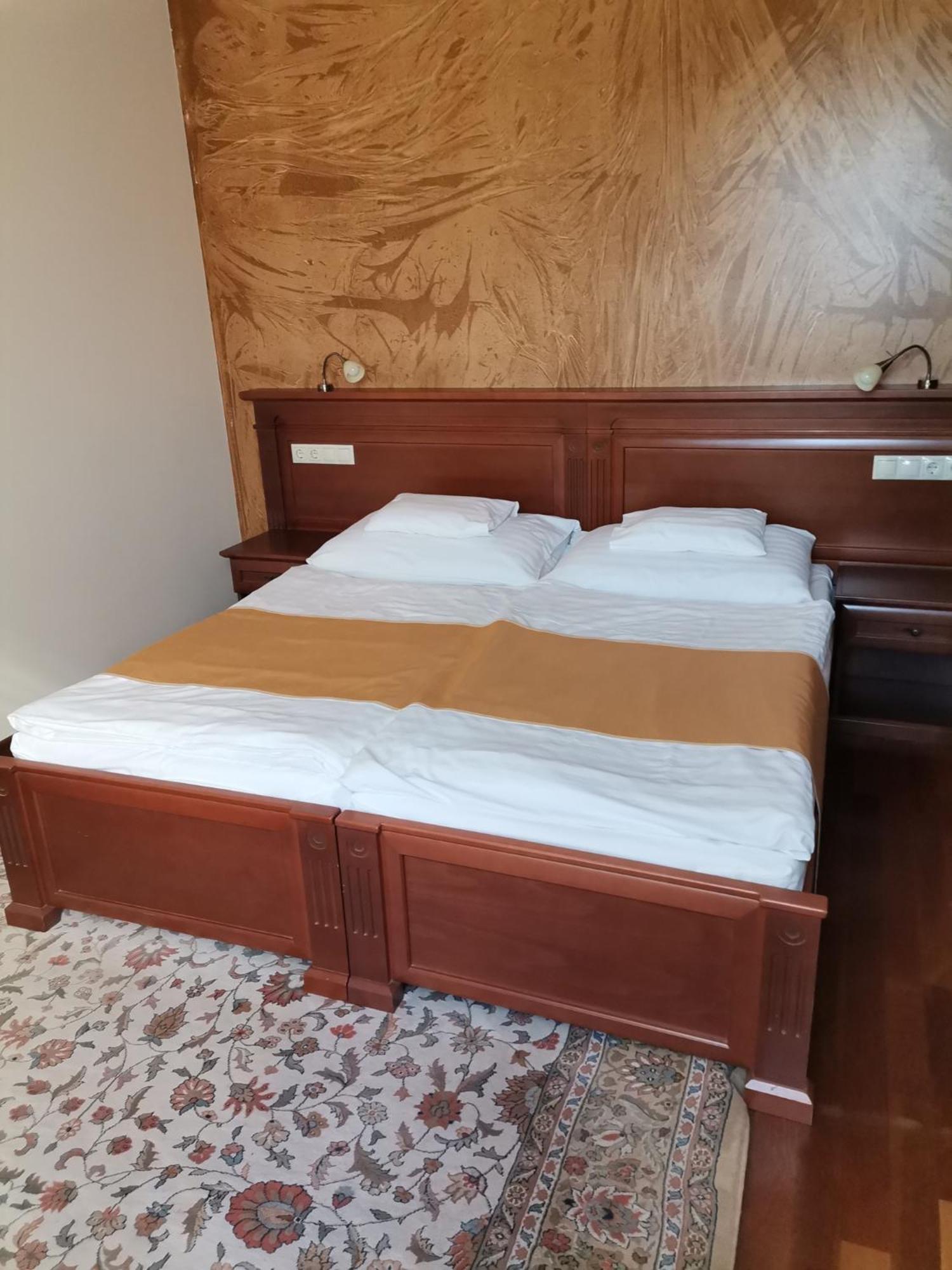 Nimrod Bioszalloda Es Bioetterem Karcag Dış mekan fotoğraf