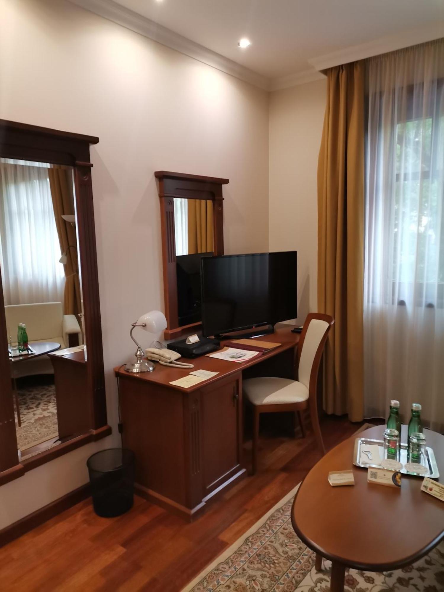 Nimrod Bioszalloda Es Bioetterem Karcag Dış mekan fotoğraf