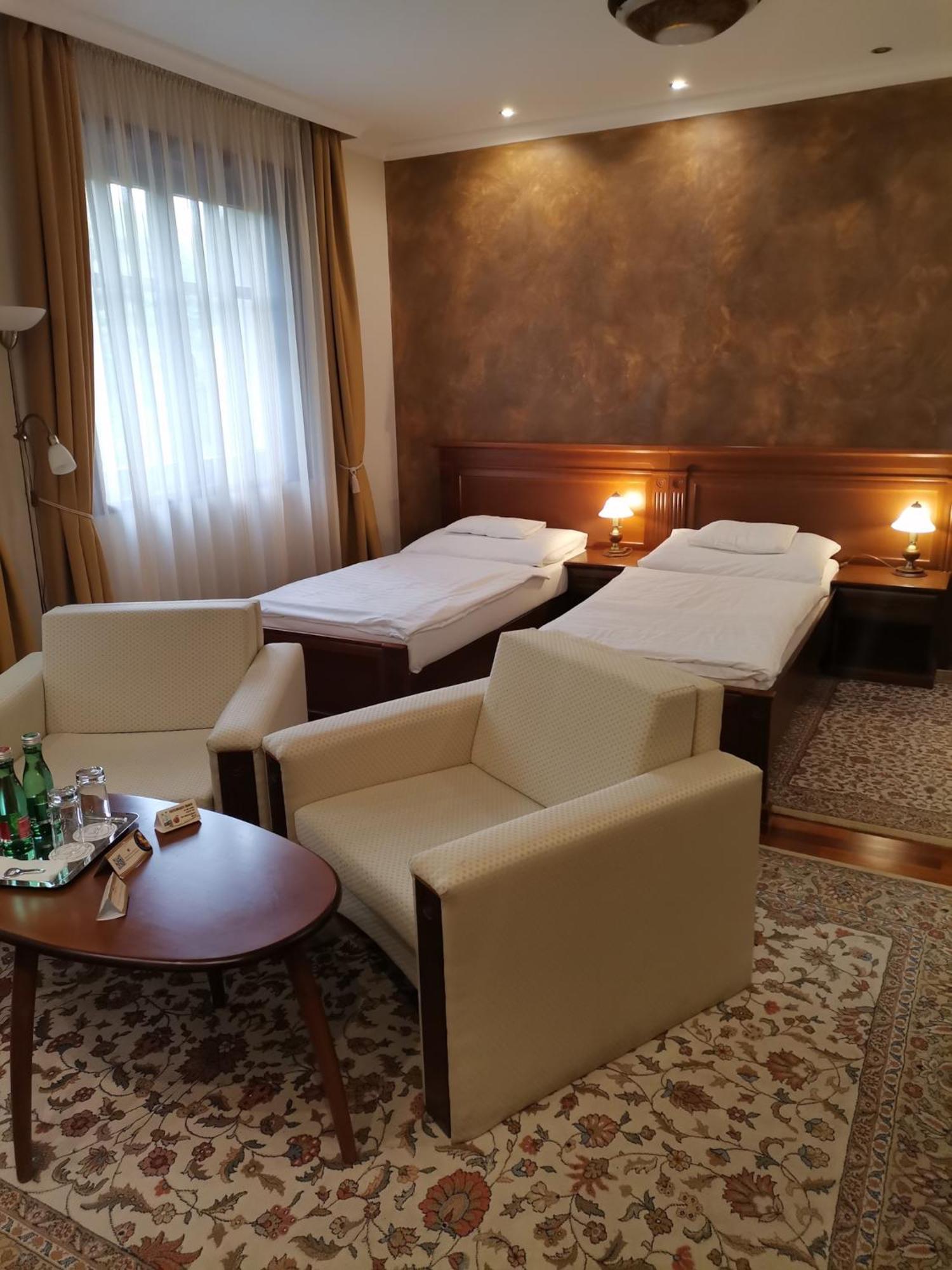 Nimrod Bioszalloda Es Bioetterem Karcag Dış mekan fotoğraf