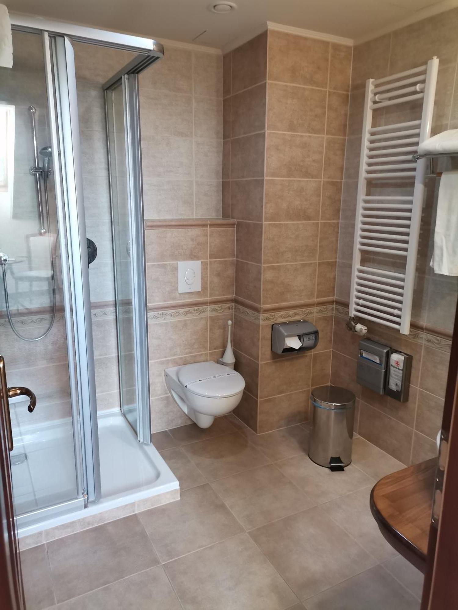 Nimrod Bioszalloda Es Bioetterem Karcag Dış mekan fotoğraf