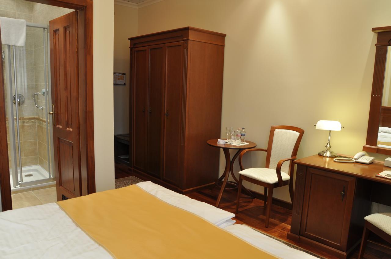Nimrod Bioszalloda Es Bioetterem Karcag Dış mekan fotoğraf
